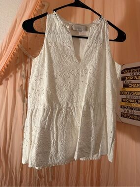 LOFT White Eyelet V-Neck Peplum Top B26